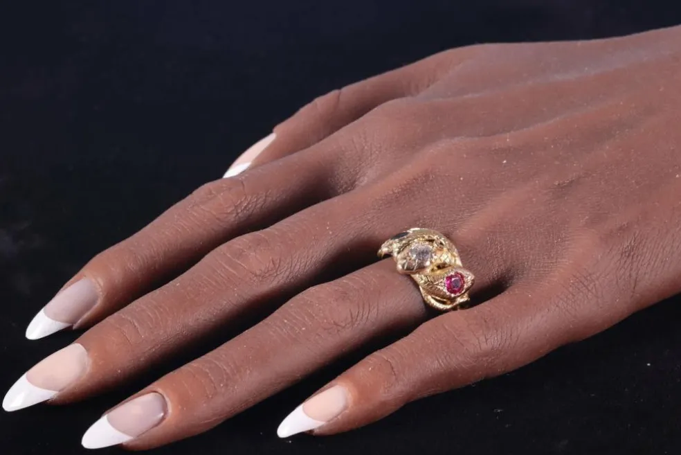 Bague avec diamant rubis et saphir