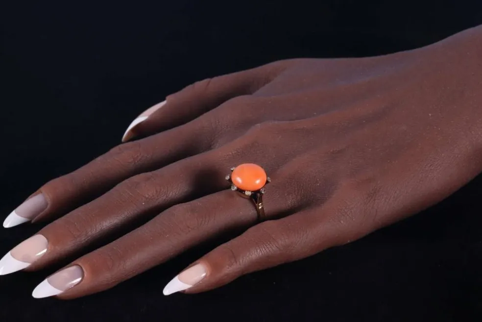 Bague avec diamants et corail