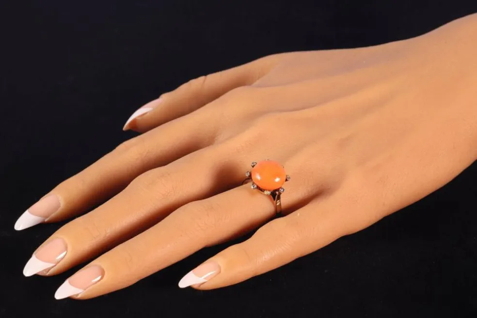 Bague avec diamants et corail