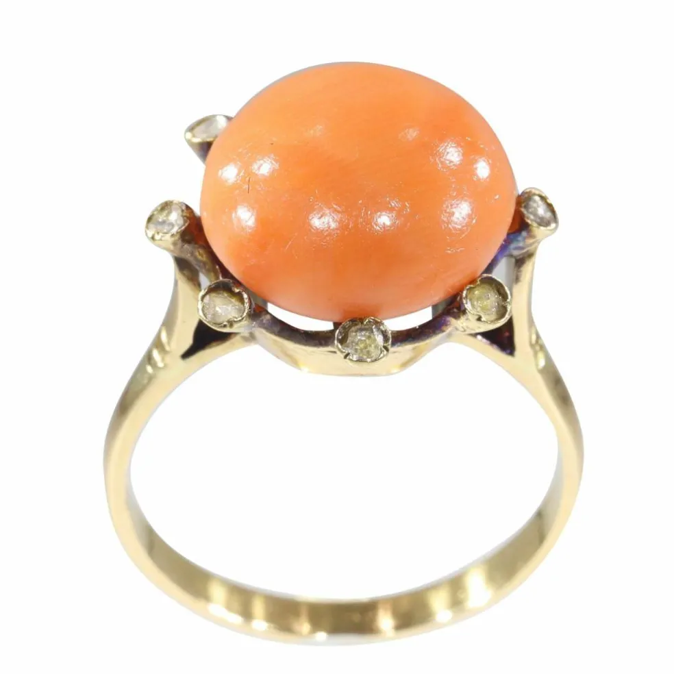 Bague avec diamants et corail