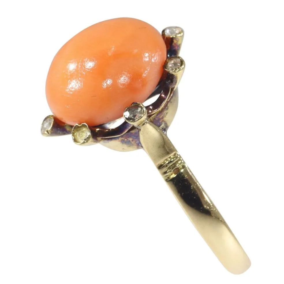 Bague avec diamants et corail