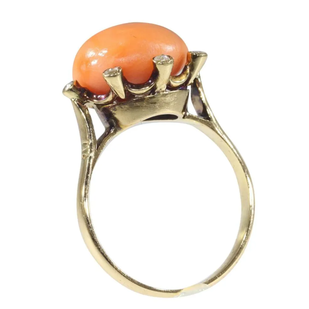 Bague avec diamants et corail