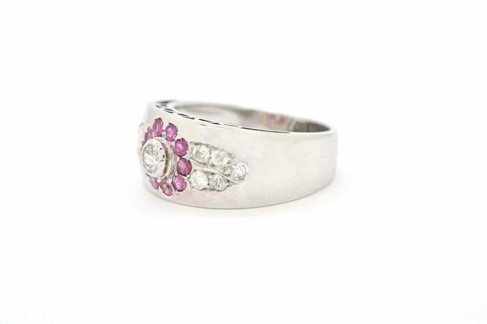 Bague avec diamants et rubis
