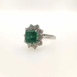 Bague avec émeraude de 2,48 ct et diamants