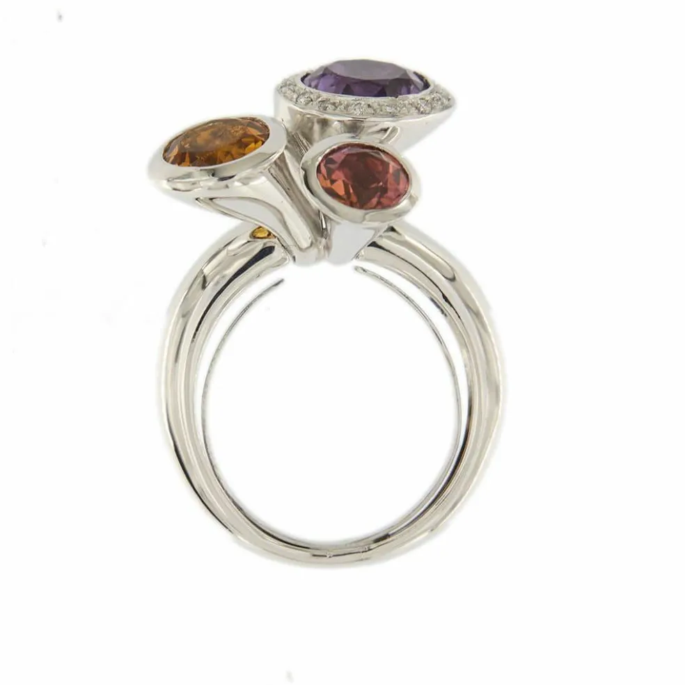 Bague avec pierres précieuses et diamants
