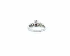 Bague avec rubis birman et diamants