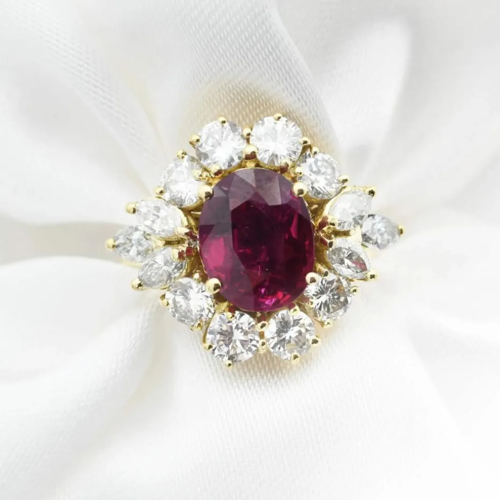 Bague avec rubis de Birmanie de 3,24 ct et diamants