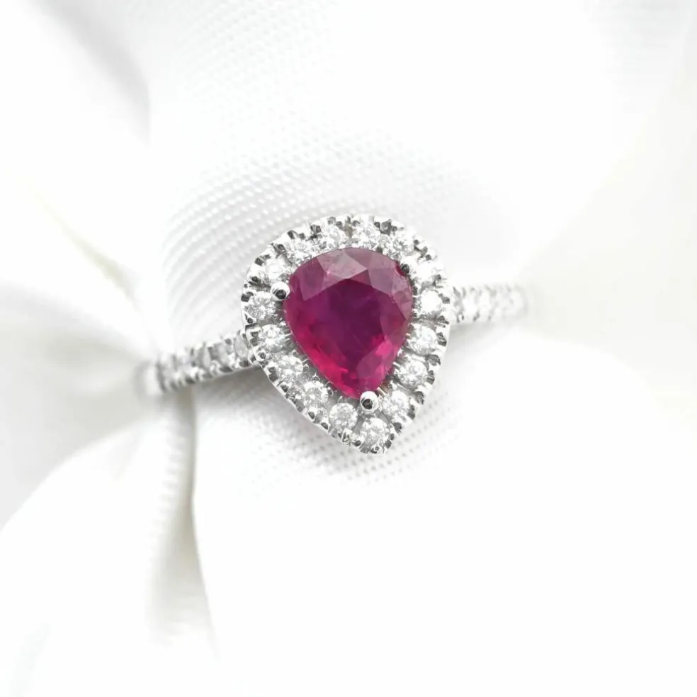 Bague avec rubis du Mozambique ct 0,85 et diamants