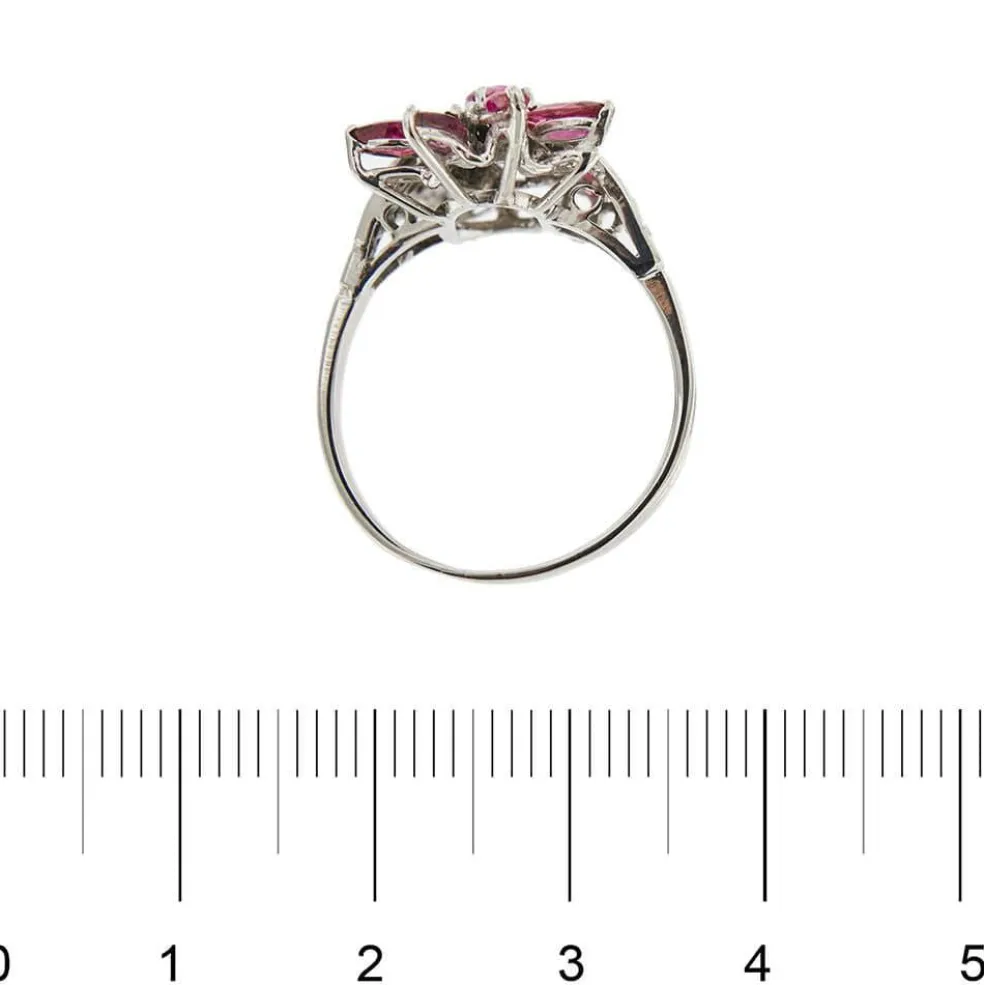 Bague avec rubis et diamants