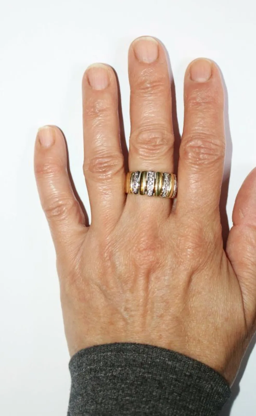 Bague bandeau 2 ors godronnée diamants