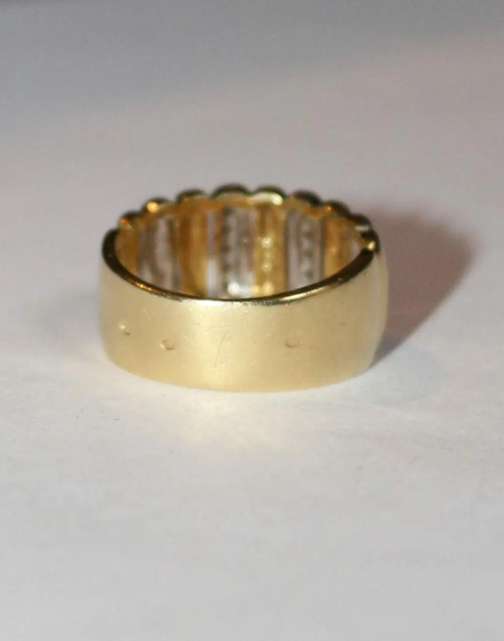 Bague bandeau 2 ors godronnée diamants