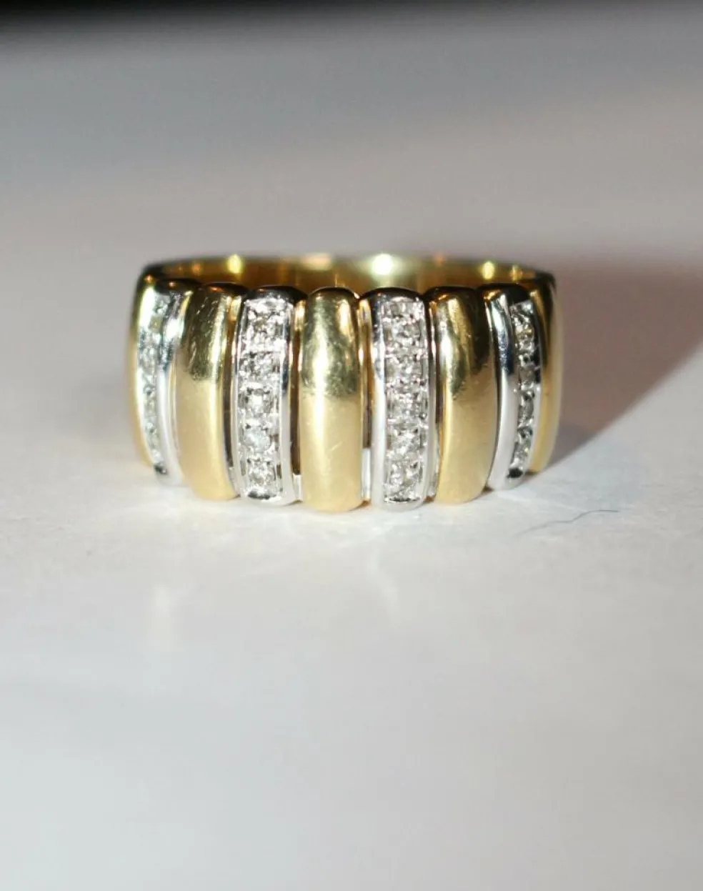 Bague bandeau 2 ors godronnée diamants