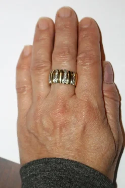 Bague bandeau 2 ors godronnée diamants