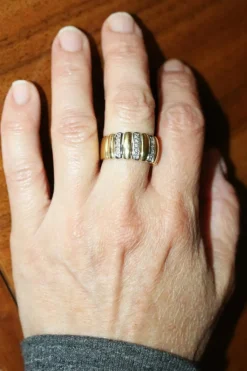 Bague bandeau 2 ors godronnée diamants