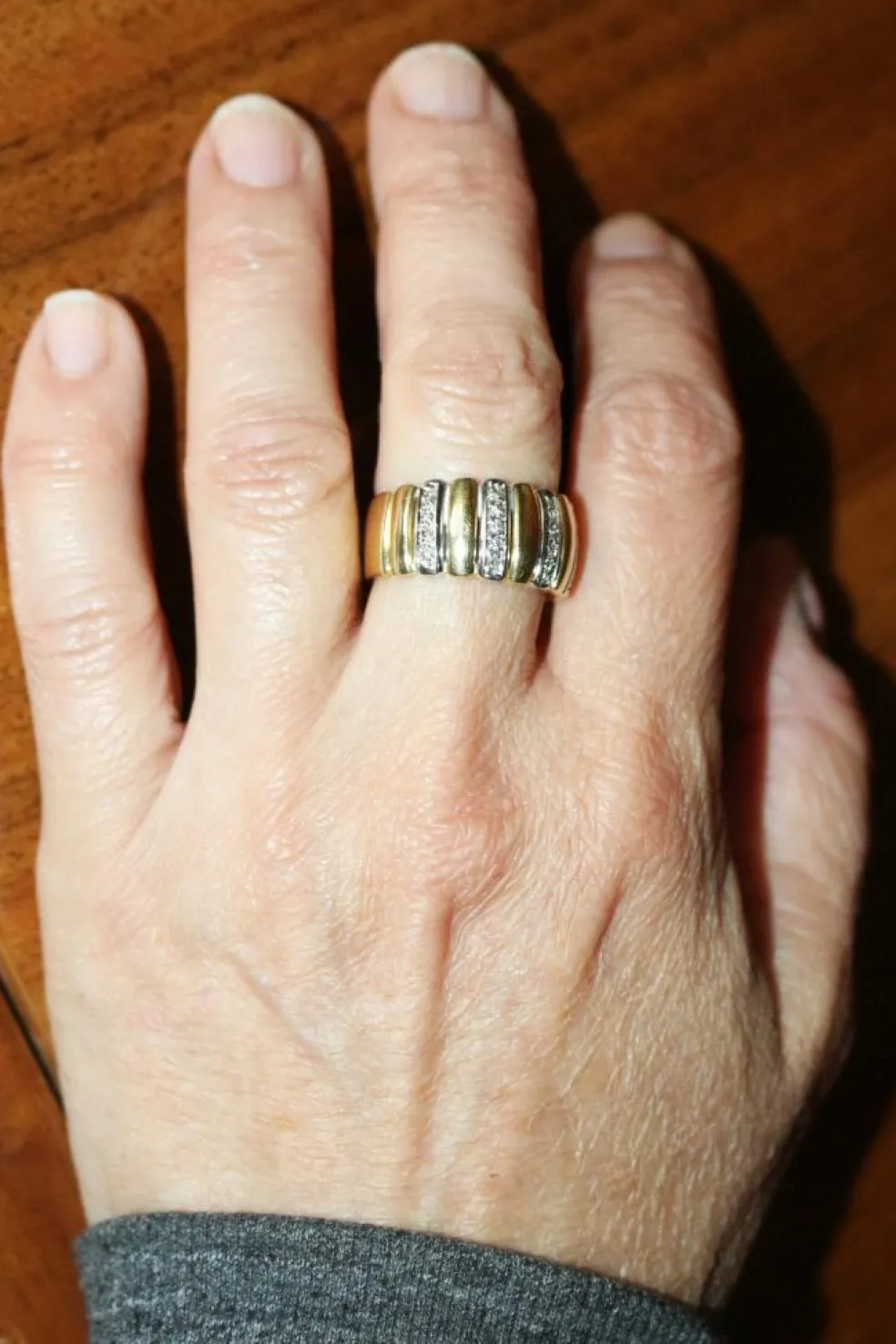 Bague bandeau 2 ors godronnée diamants
