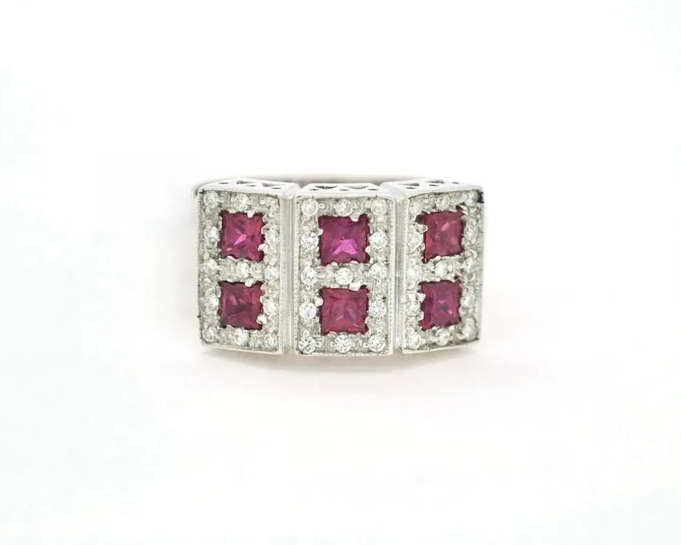 Bague bandeau avec rubis et diamants