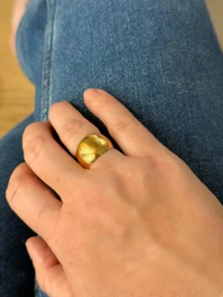 Bague bandeau bombée en or jaune