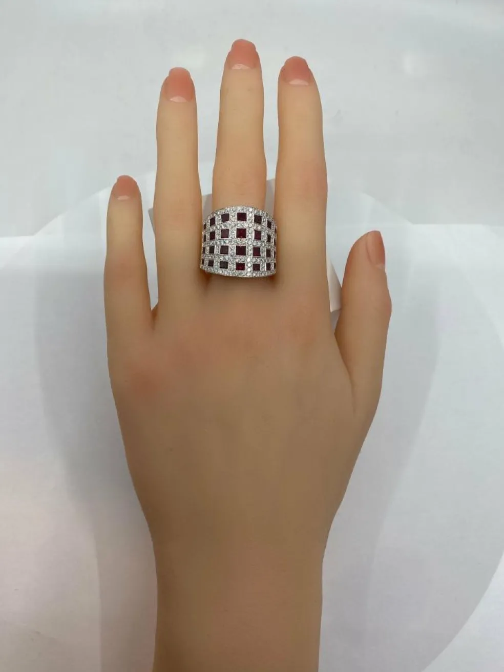 Bague bandeau cocktail Or blanc Rubis Diamants