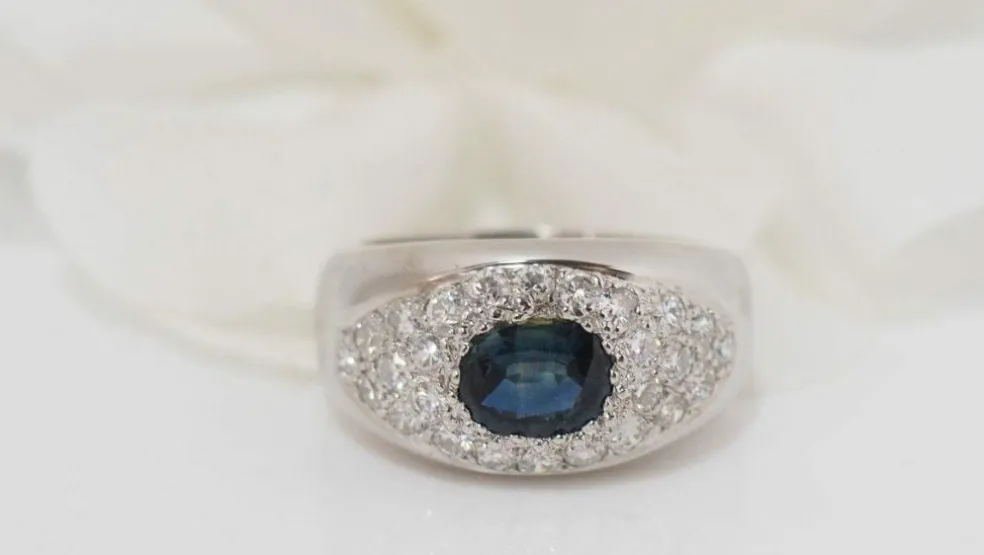 Bague Bandeau En Or Blanc, Saphir Et Diamants
