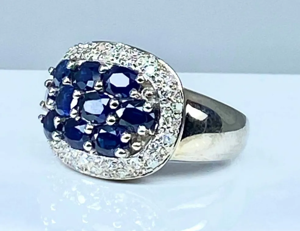 Bague bandeau en or blanc 10 saphirs et diamants
