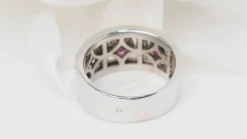 Bague bandeau en or blanc, topazes roses et diamants