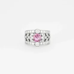 Bague bandeau en platine, saphir rose et diamants
