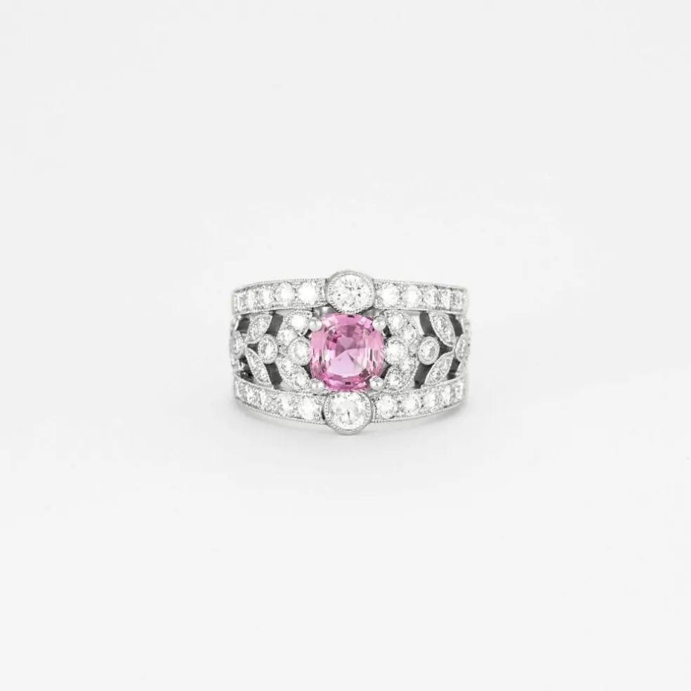 Bague bandeau en platine, saphir rose et diamants