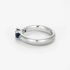 Bague bandeau or blanc, saphir et diamants