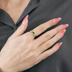 Bague bandeau or jaune, émeraude