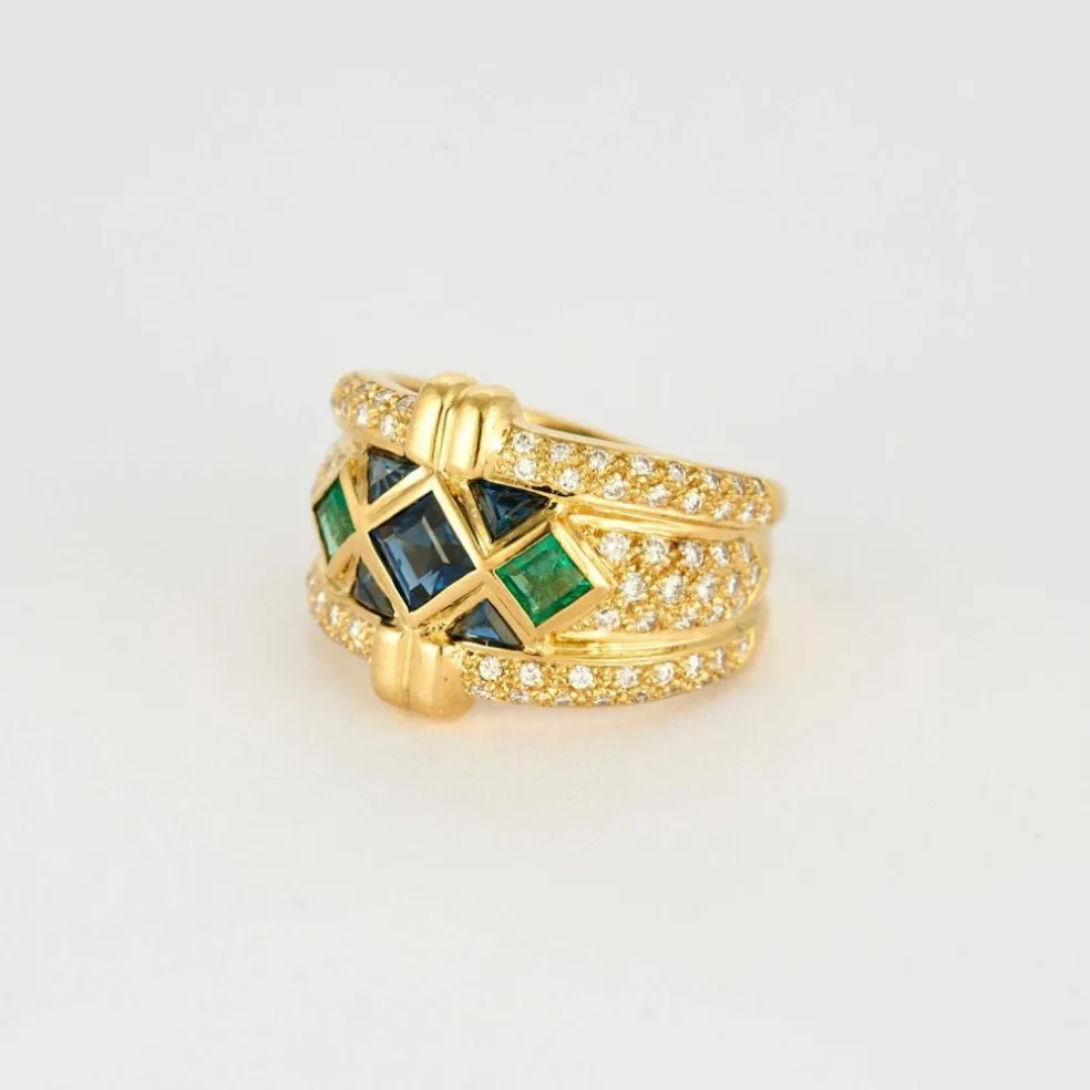 Bague bandeau or jaune, saphirs, émeraudes et diamants
