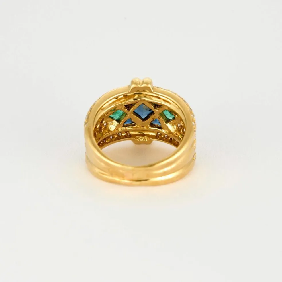 Bague bandeau or jaune, saphirs, émeraudes et diamants