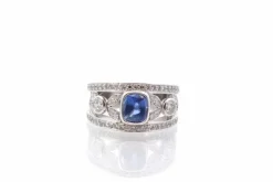 Bague bandeau saphir et diamants en platine
