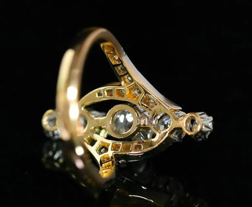 Bague Belle Epoque de forme marquise en diamants