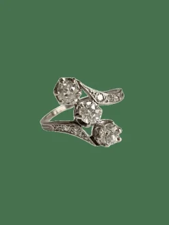 Bague Belle Epoque en platine sertie de 3 diamants
