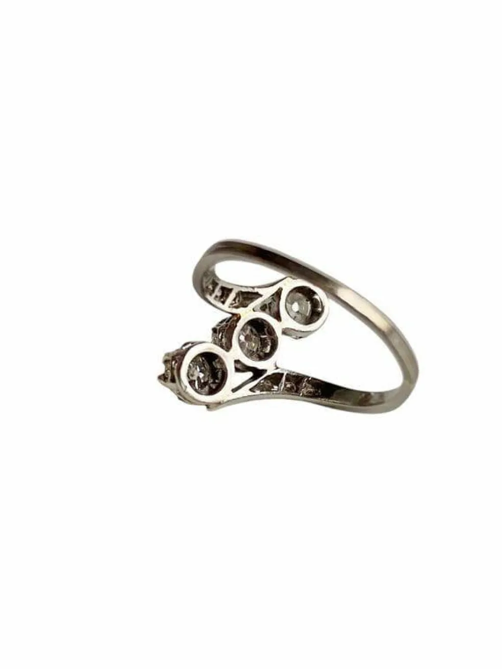 Bague Belle Epoque en platine sertie de 3 diamants