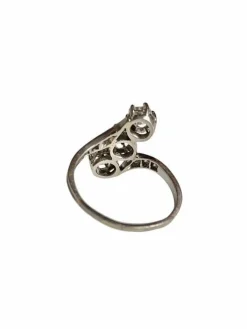 Bague Belle Epoque en platine sertie de 3 diamants