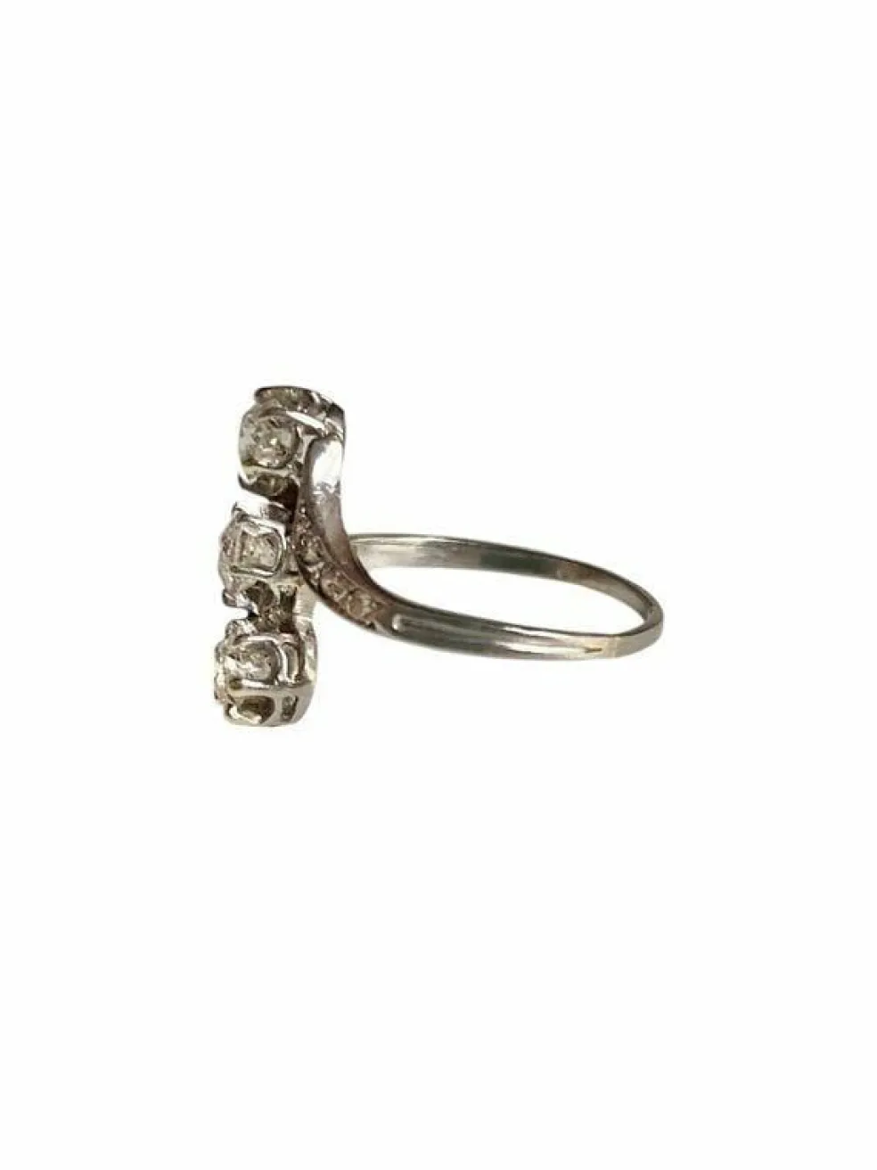 Bague Belle Epoque en platine sertie de 3 diamants