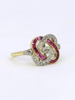 Bague Belle Epoque or jaune diamants rubis calibres