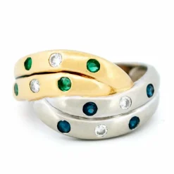 Bague bicolore diamants émeraude saphirs