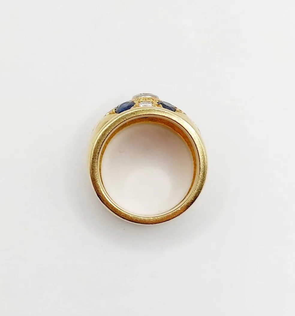 Bague bombée 1960 or, diamant saphirs, rubis