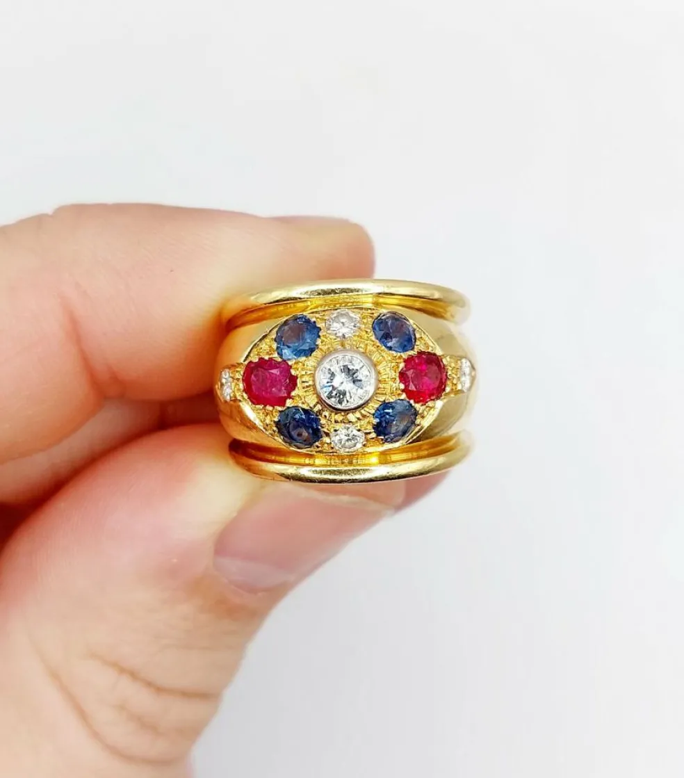 Bague bombée 1960 or, diamant saphirs, rubis
