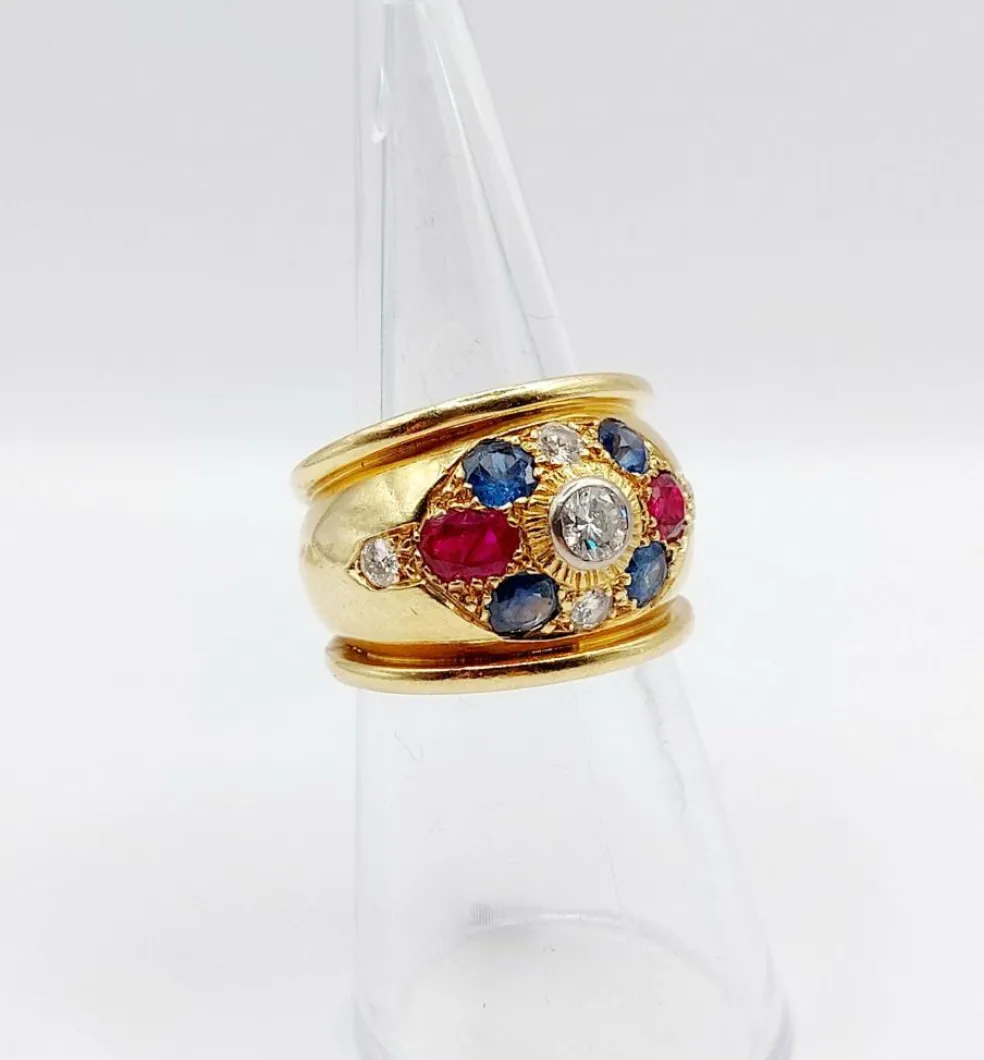 Bague bombée 1960 or, diamant saphirs, rubis