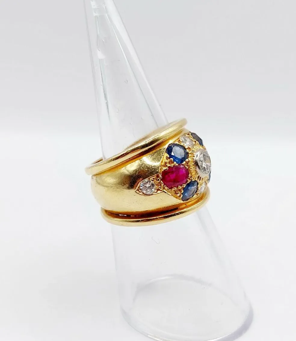 Bague bombée 1960 or, diamant saphirs, rubis