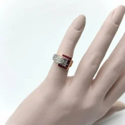 Bague boucle en or diamant et rubis