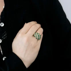 Bague boule deux ors, émeraudes cabochons et diamants