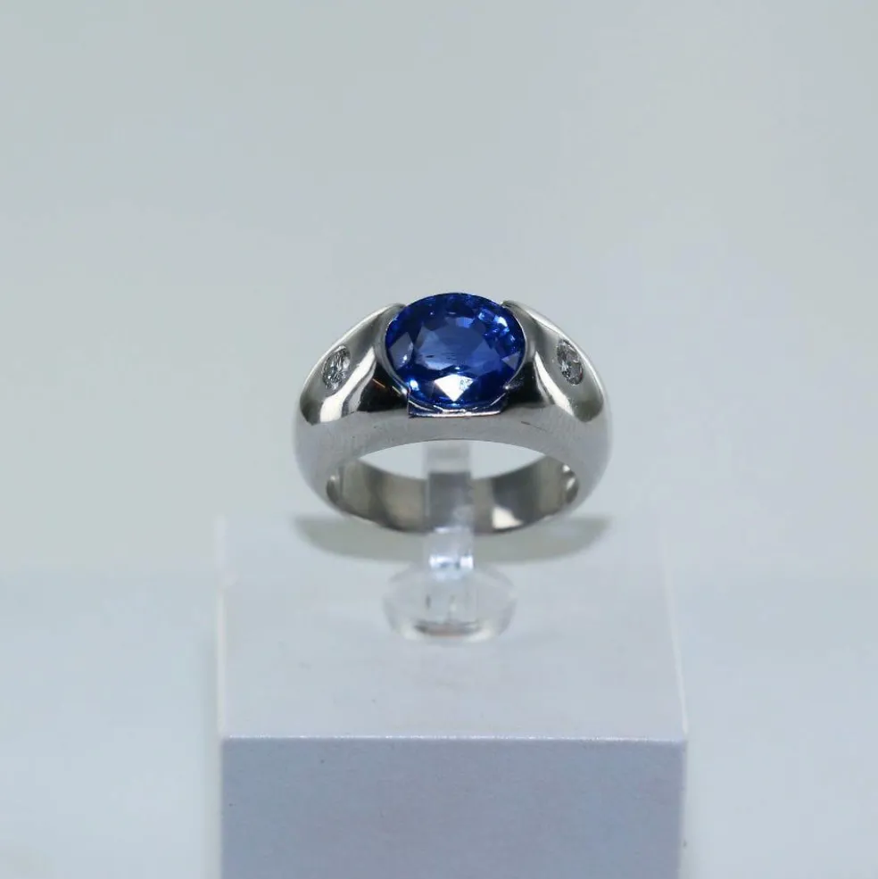 Bague "boule" Or blanc Saphir et Diamants