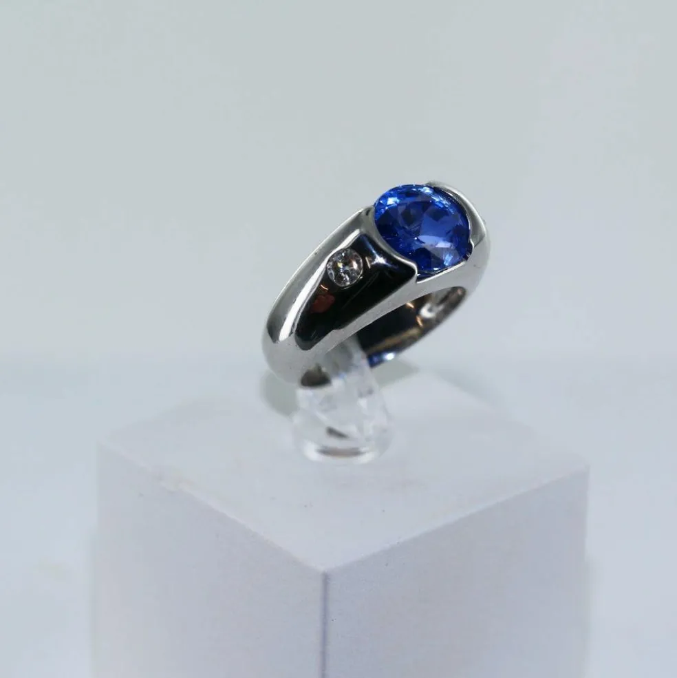Bague "boule" Or blanc Saphir et Diamants