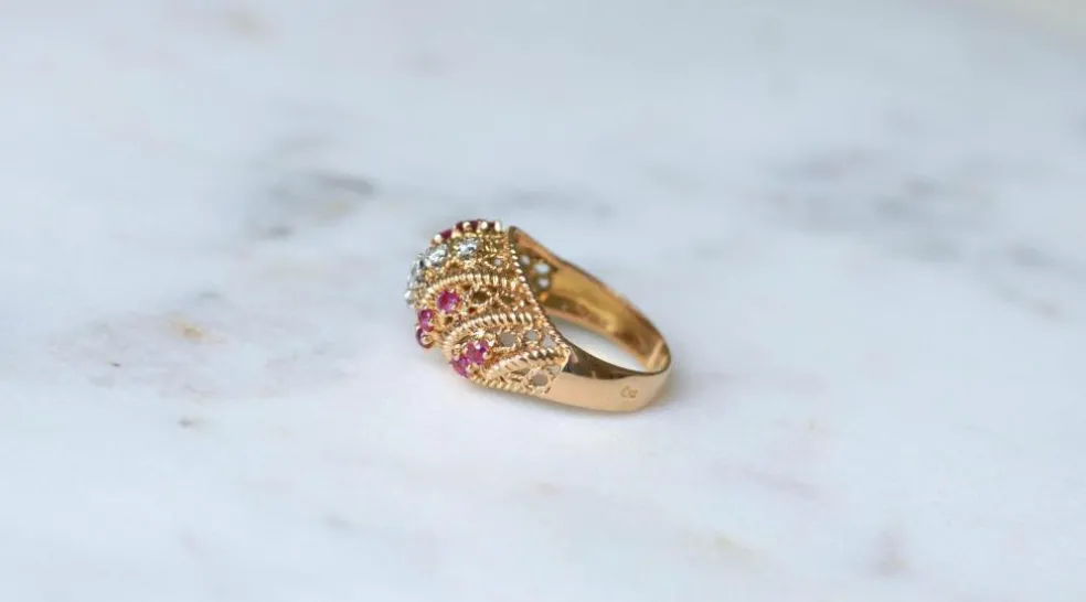 Bague Boule torsade or jaune, diamants et rubis