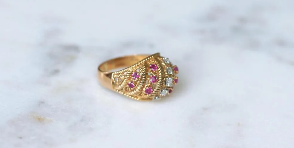 Bague Boule torsade or jaune, diamants et rubis
