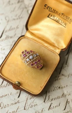 Bague Boule torsade or jaune, diamants et rubis